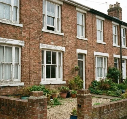 Replace or Restore? What to Do When Your Original Windows Fail? Replace or Restore? What to Do When Your Original Windows Fail?